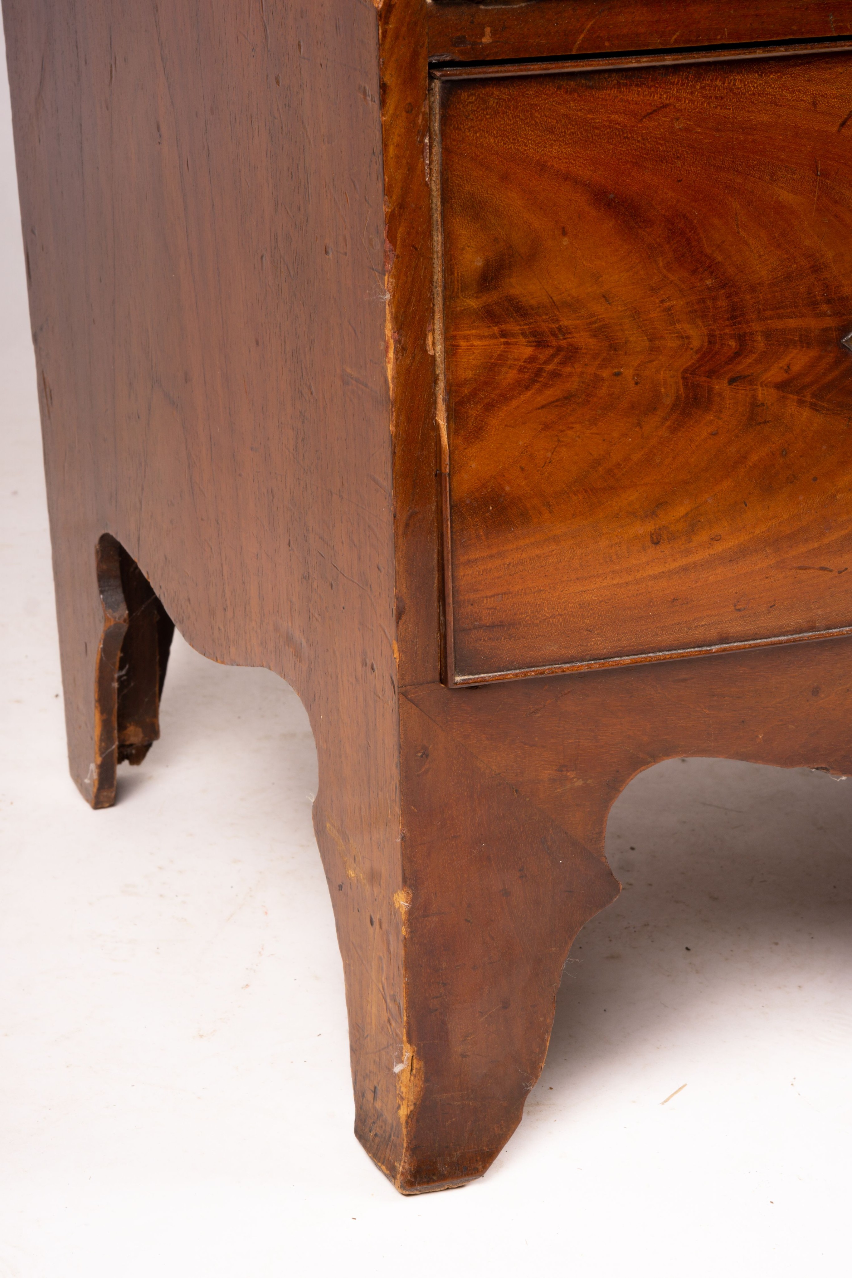 A Regency mahogany bow fronted chest, width 90cm, depth 50cm, height 90cm